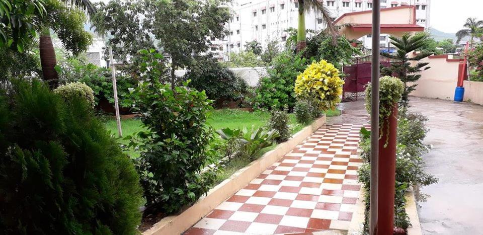 ג'משדפור Hotel Guru Kripa מראה חיצוני תמונה
